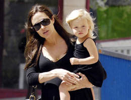 Bu kez Angelina Jolie aldattı!