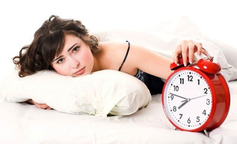 Sabahları kolay uyanmak için bunları yapın! Bir bardak su ile...